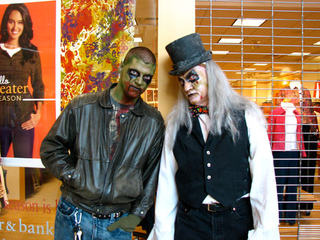 Illustration for article titled Cosplay Abounds at Zombie Fest in Pittsburgh